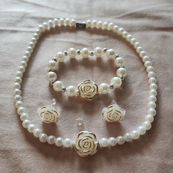 Faux Pearl Choker Necklace Bracelet and Pierced Earrings 3 Piece Set New - Picture 5 of 8